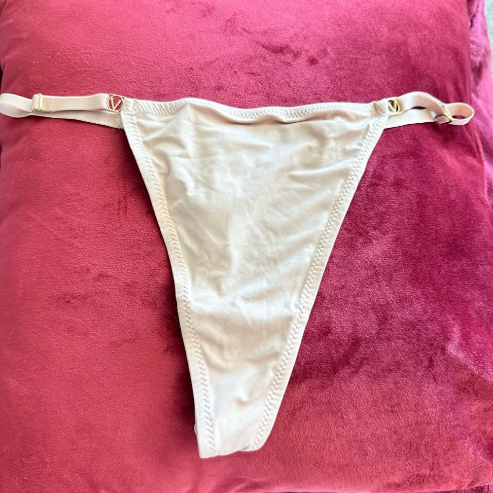 Gorgeous Victoria’s Secret Very Sexy Thong Panty Lace Satin Silky V-String‎ XL